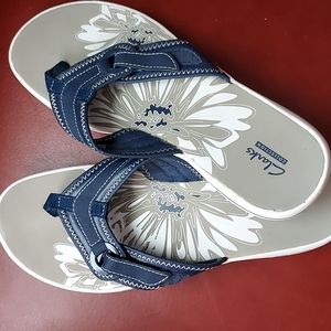 Woman's Clark sandles